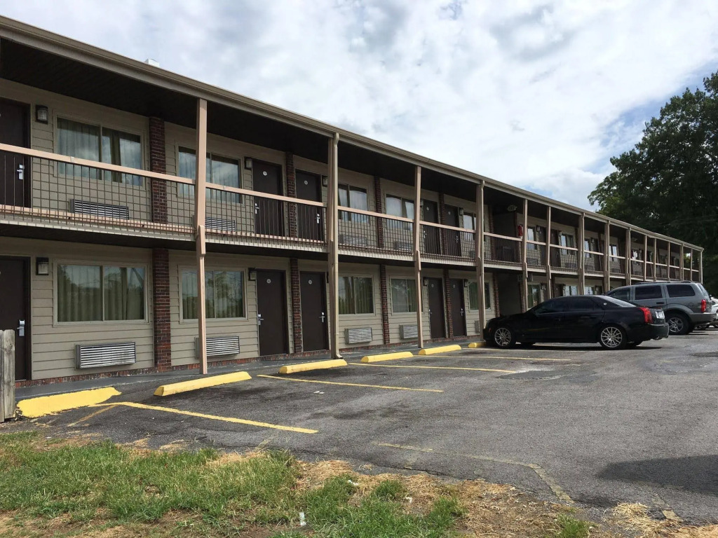 Redwood Inn