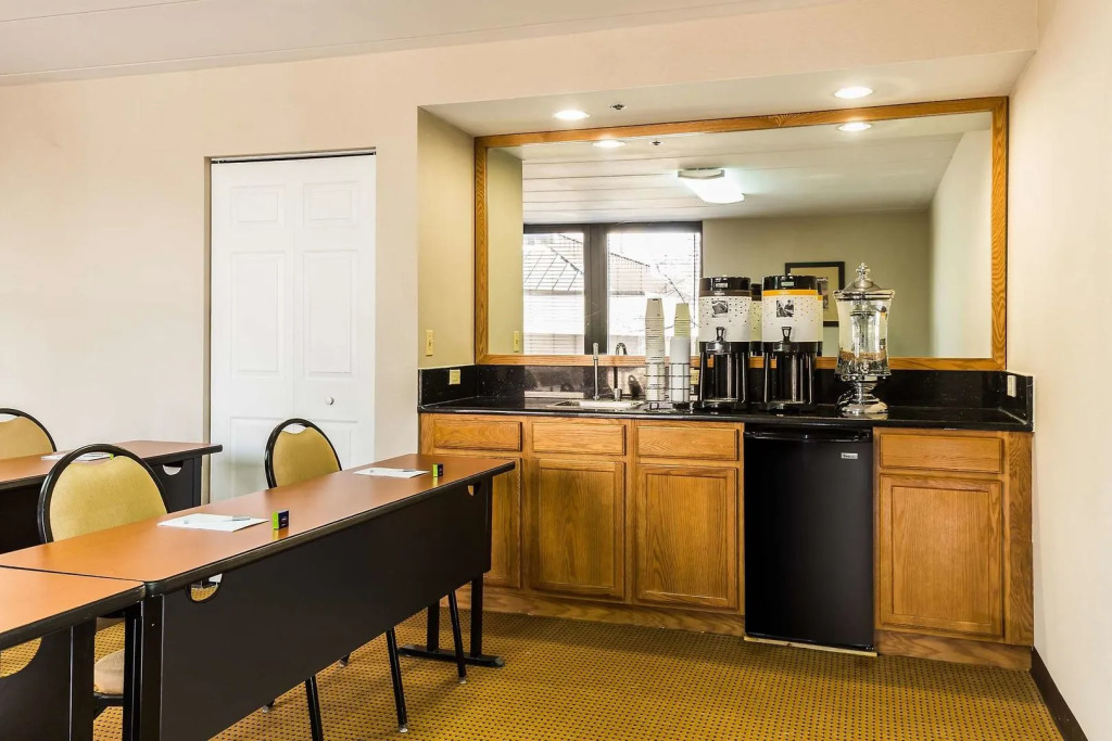 Four Points by Sheraton Chicago Westchester/Oak Brook