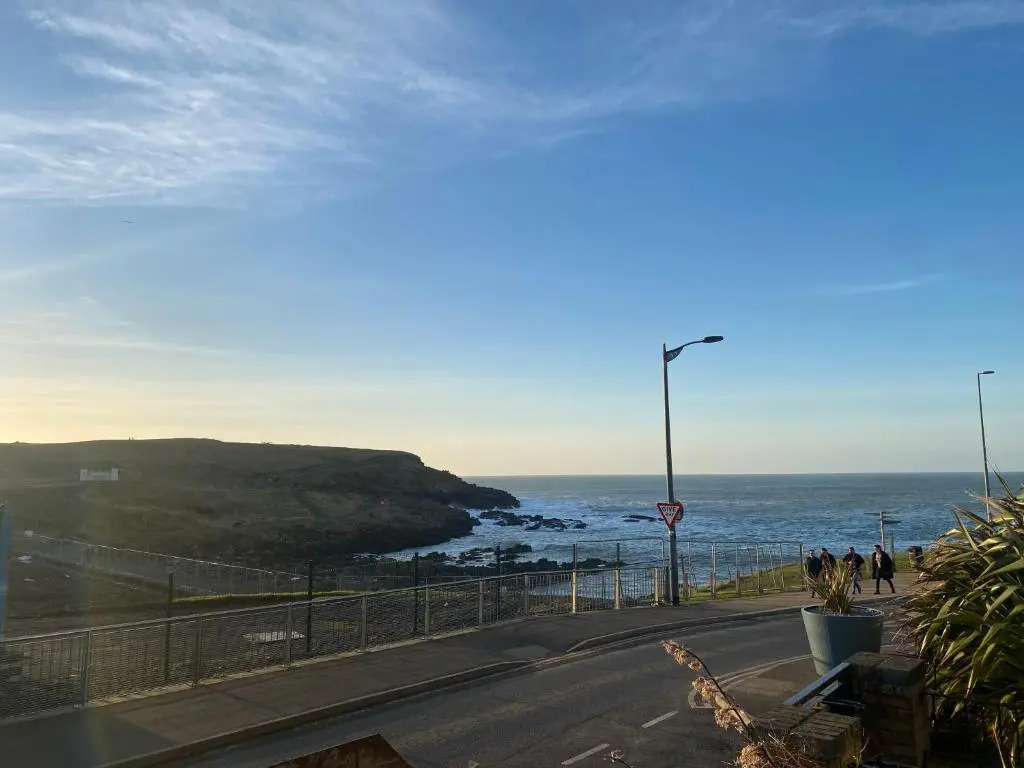 The North Cove, 20m to the Sea, Modern Apartment