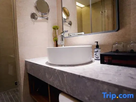 Homeinn Plus Hotel (Qiqihar High-speed Railway Station Hecheng Park)