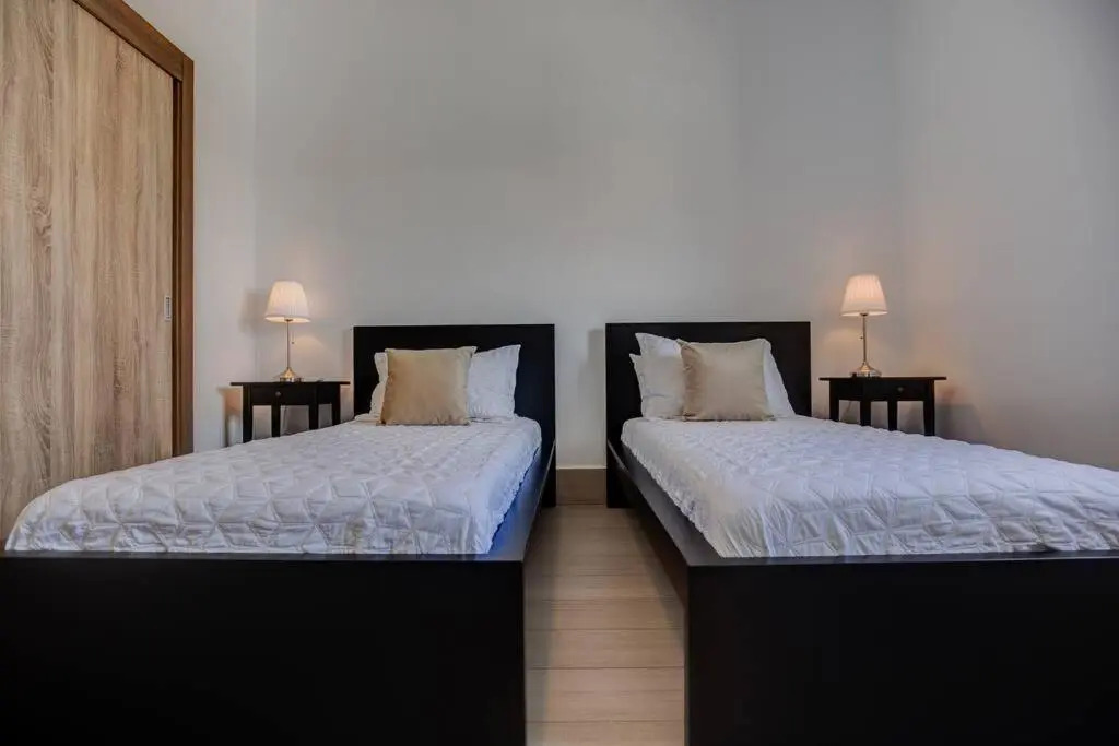 NEW UNIT WITH BEACH AND POOL ACCESS - N B301
