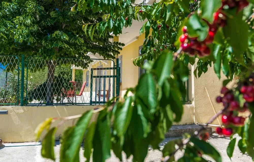 Beautiful Home in Nadin With 5 Bedrooms, Wifi and Outdoor Swimming Pool