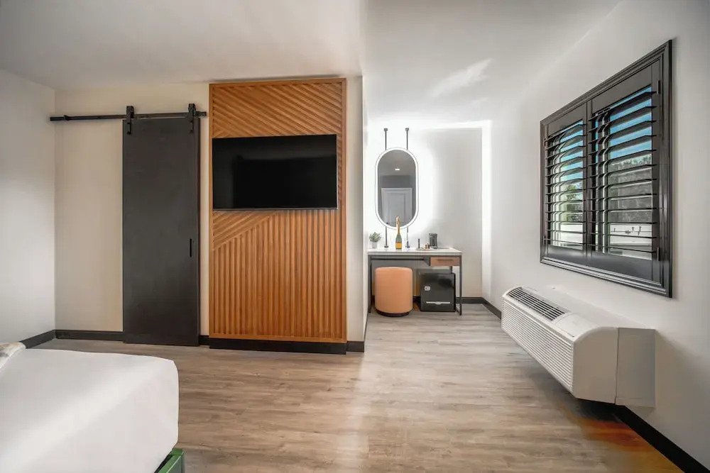 LYFE INN & SUITES by AGA- North Hollywood Near Universal Studios