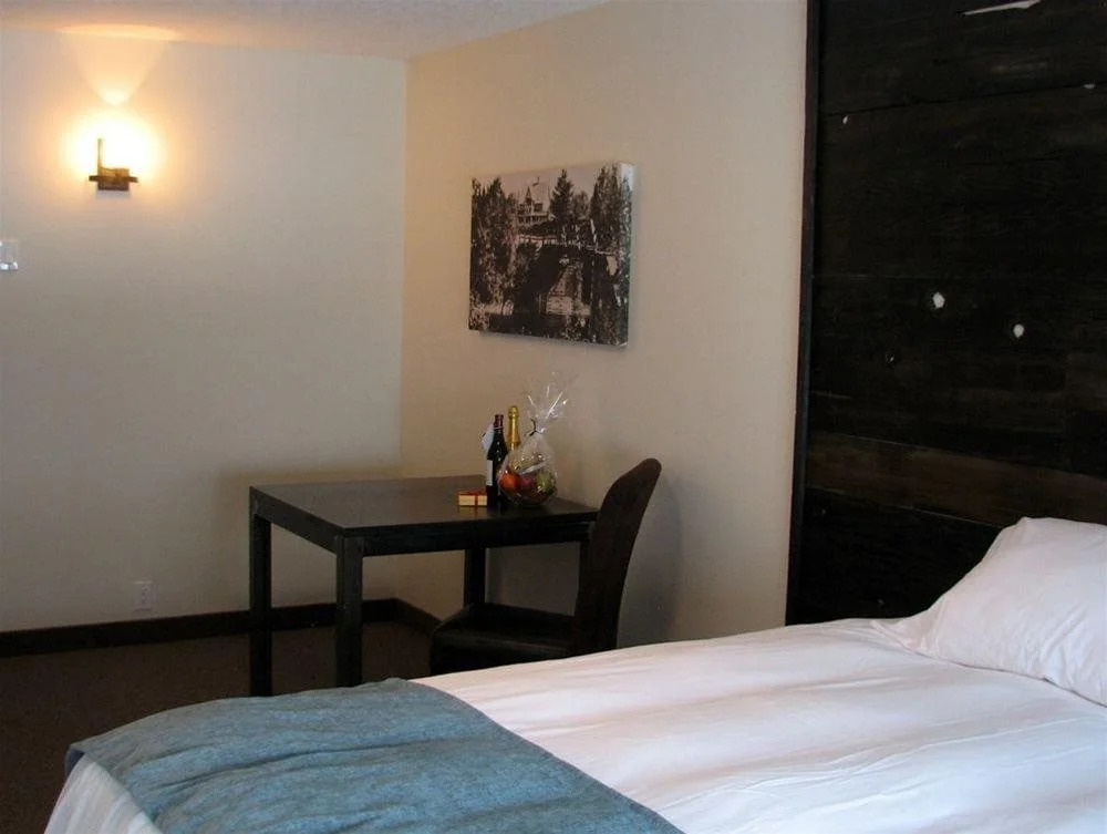 Pine Lodge Inn