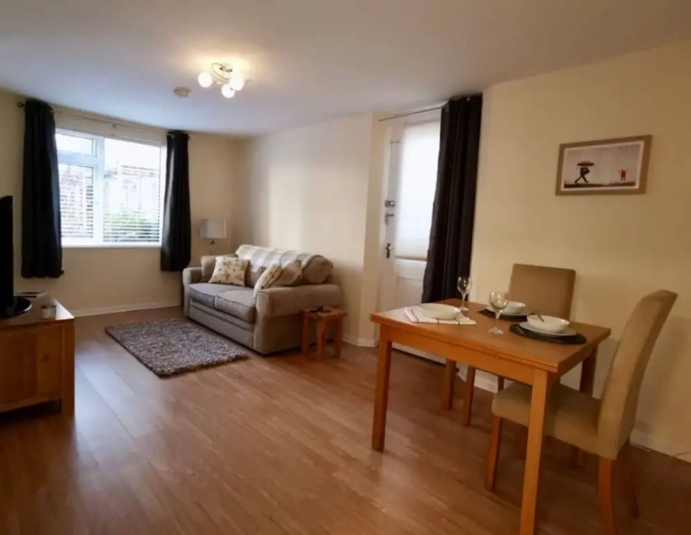 Central 1 Bedroom Stokes Croft Flat With Parking