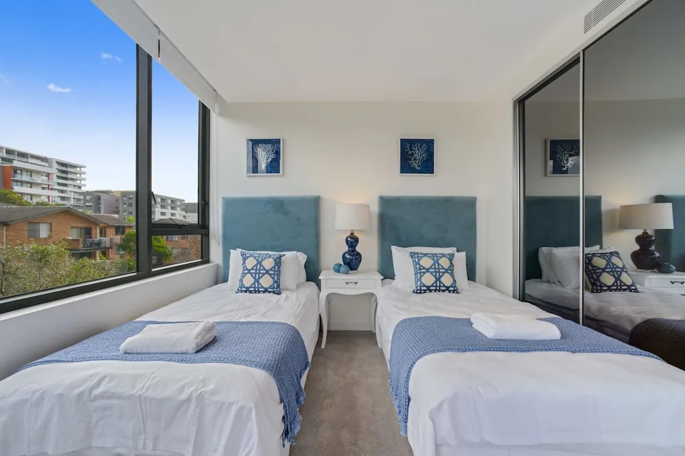 New Luxury Apartment Walking to Shops & Cinema