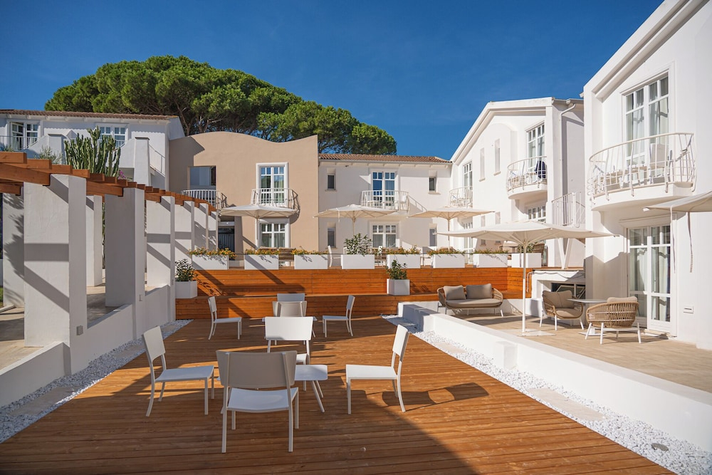 Hotel with swimming pool in Conca Verde just 100 mt from the sea