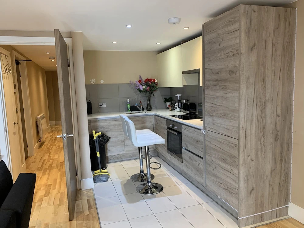 Charming 2-bed Apartment in Kingston Upon Thames