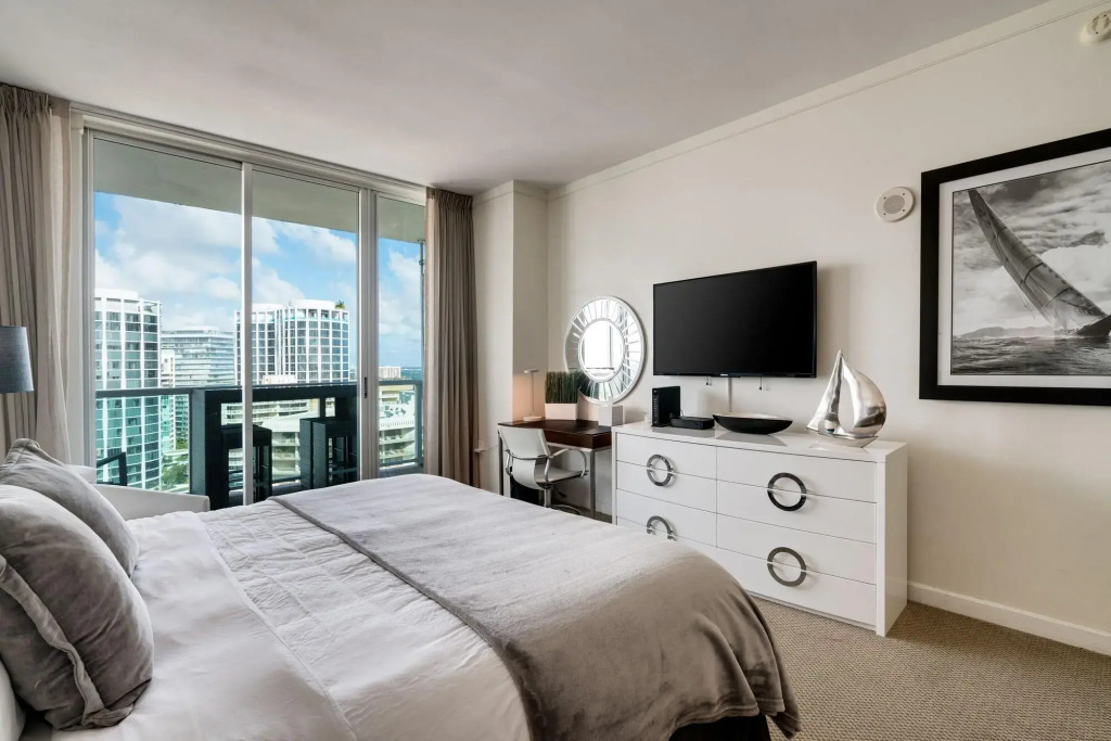 Ocean, Marina & City View Studio + Balcony #2