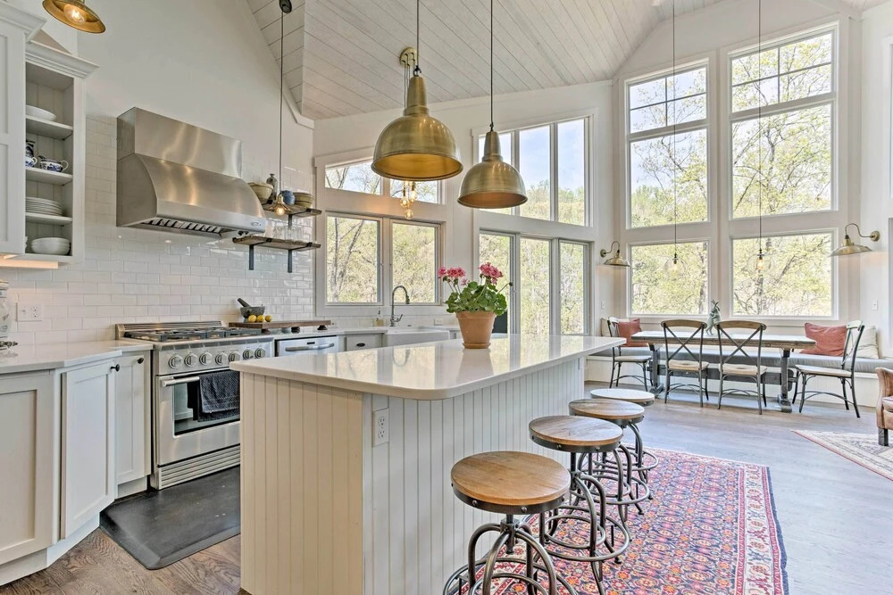 Enchanting Tryon Home w/ Hot Tub ~ 14 Mi to Tiec!