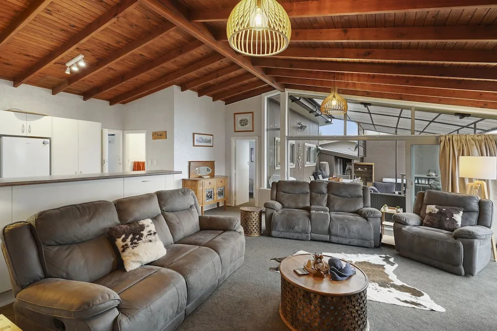 Lakeview Escape with spa - sauna - patio