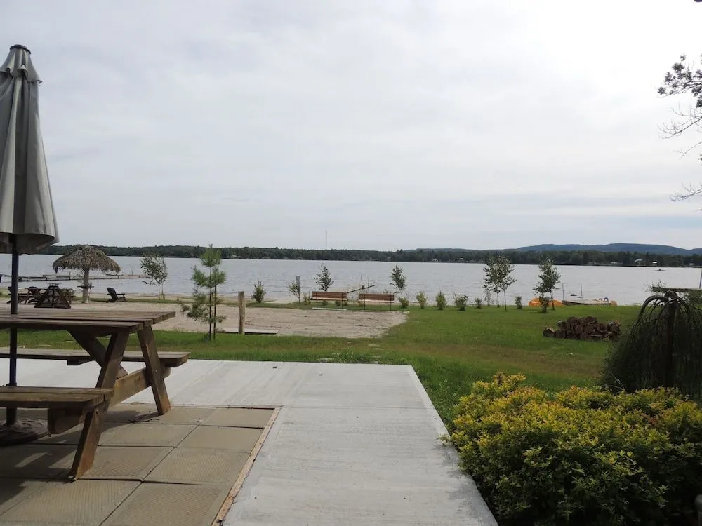  Chalets et Gîte au bord au bord du Lac Kénogami