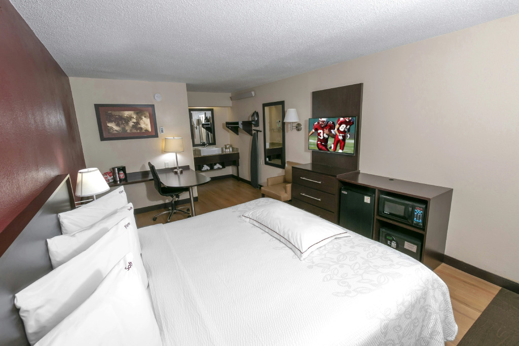 Red Roof Inn PLUS+ St. Louis - Forest Park / Hampton Ave