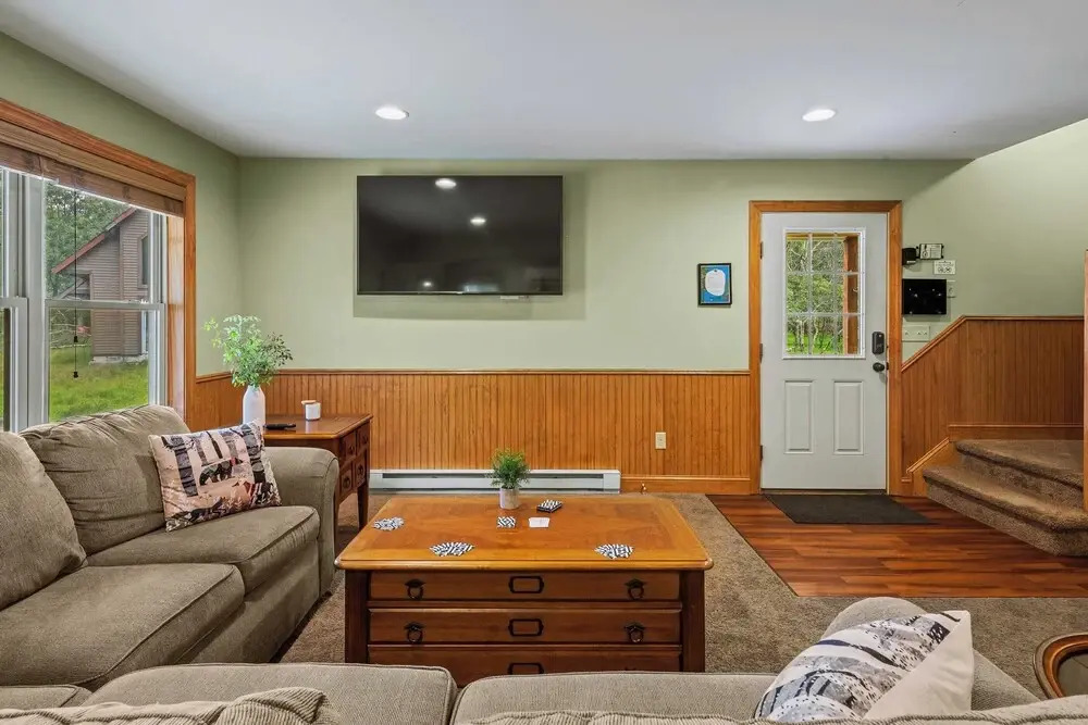 Sleeps 18 Lake Access, Game Room, Close to Skiing Otter Banks by Avantstay