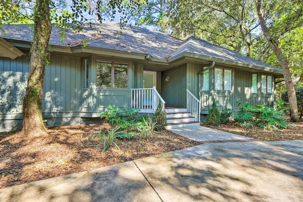 Golf, Dine & Swim: Sleek Palmetto Dunes Home!