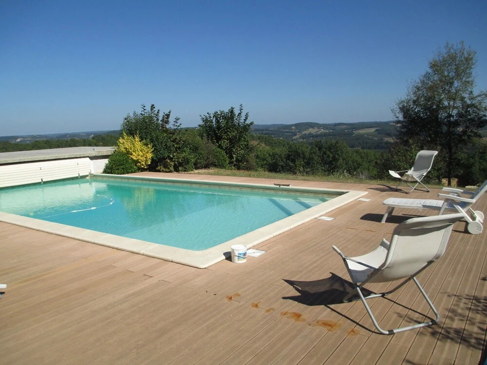Beautiful Holiday Home in Mauroux With Swimming Pool