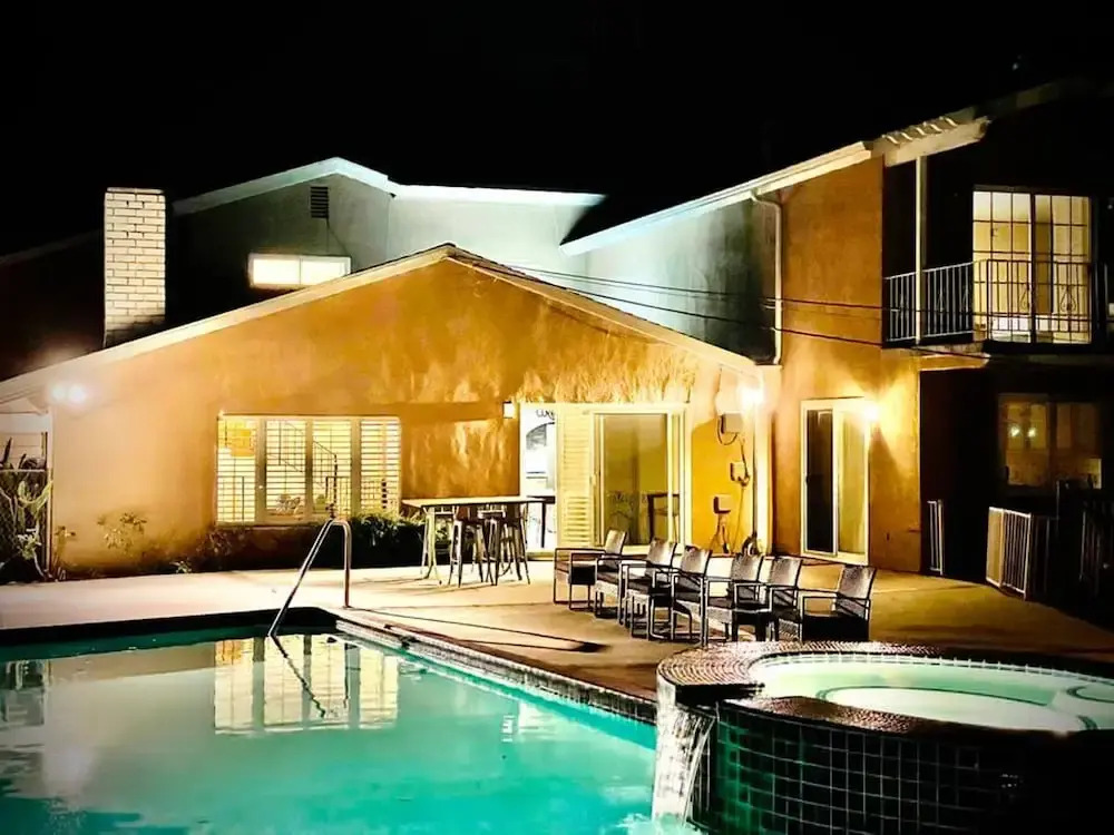 Pacific Dreams at Woodland Hills Distinguished 8 Br 6 5 BA Residence With Pool and Spa Sleeps 16