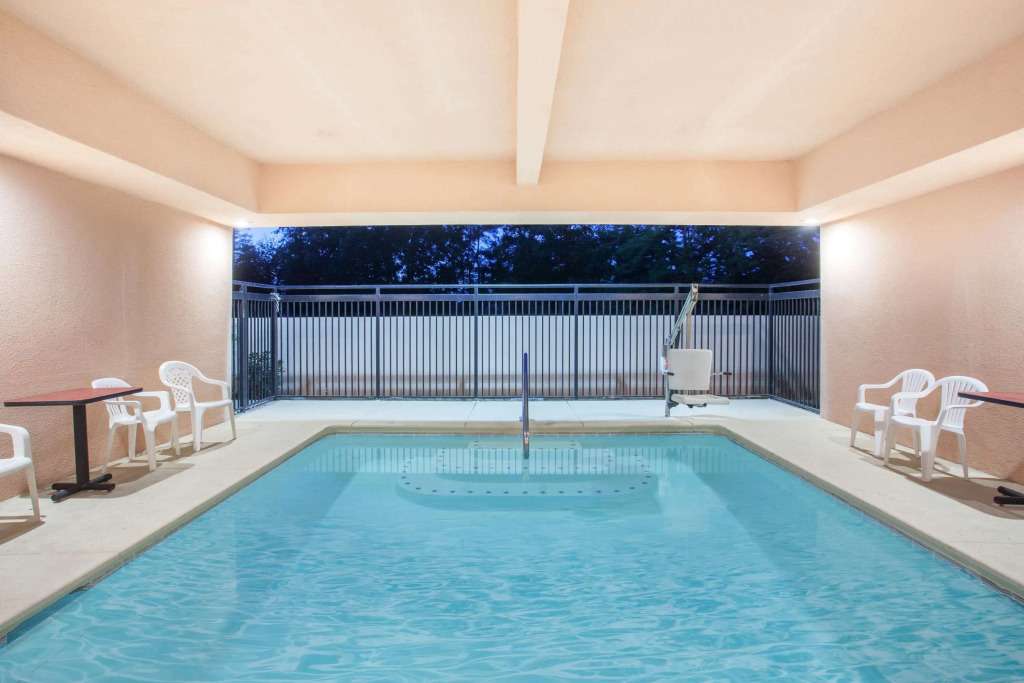 Ramada by Wyndham Fresno Northwest