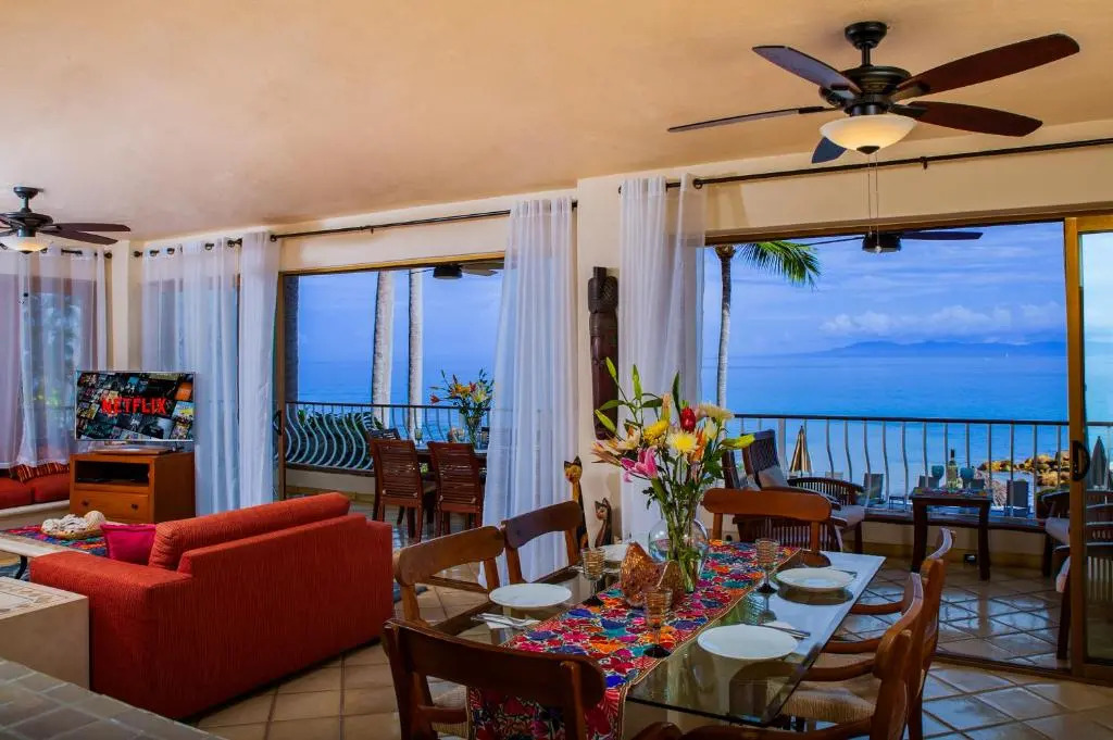 Ocean Front, 3 bedroom, 3 bathroom, Casa Natalia, Playa Esmeralda