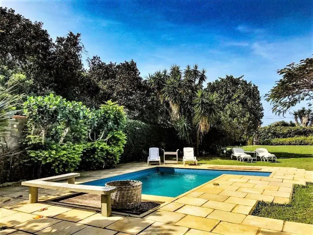 Linda Casa Com Piscina A Poucos Passos Da Praia