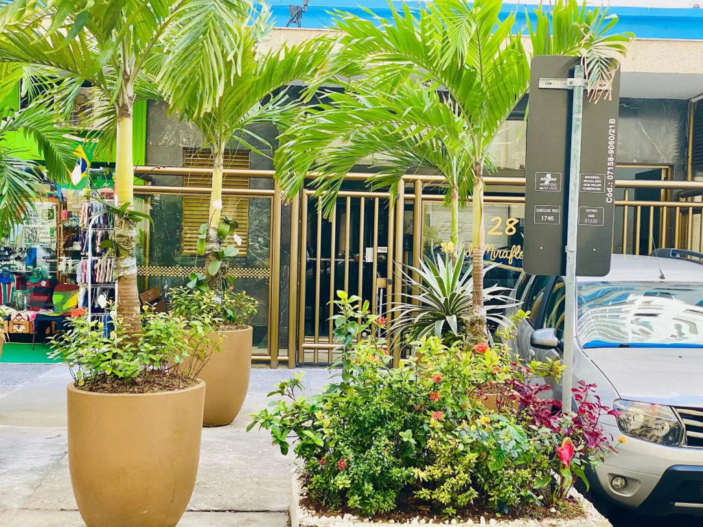 Jumpinbed Copacabana 14 - 2 bedroom apartment 100m from the beach.