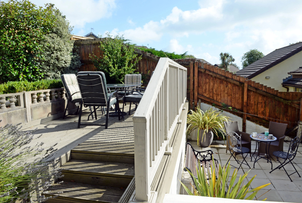 Valley Retreat - Peaceful Location, Walk to Beach, Parking