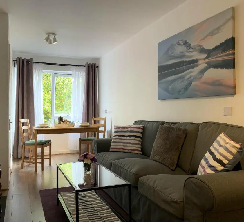 Serviced Apartment Bristol One-Bedroom Southmead Hospital MOD Airbus