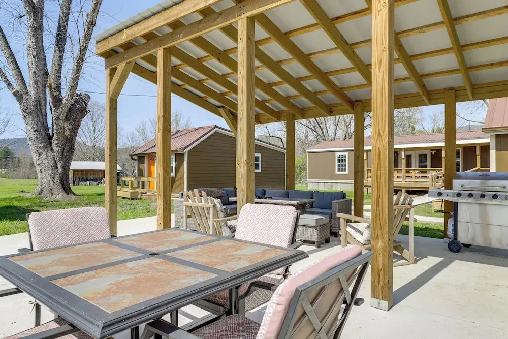 2 Mi to Great Smoky Mtns NP! Cozy Cabin Retreat