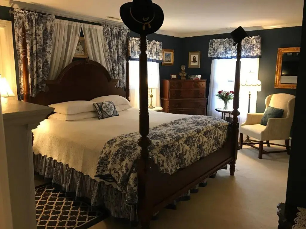 A Williamsburg White House Inn