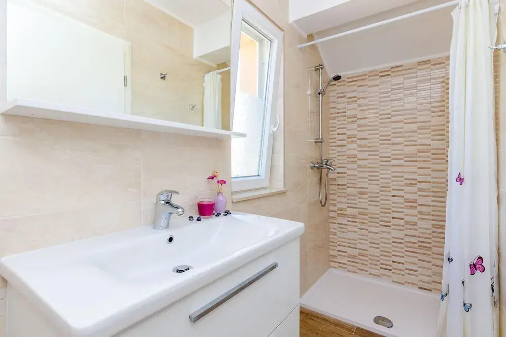 Villa Rubea - Three Bedroom Villa With Terrace and Swimming Pool ID Direct Booker 10407