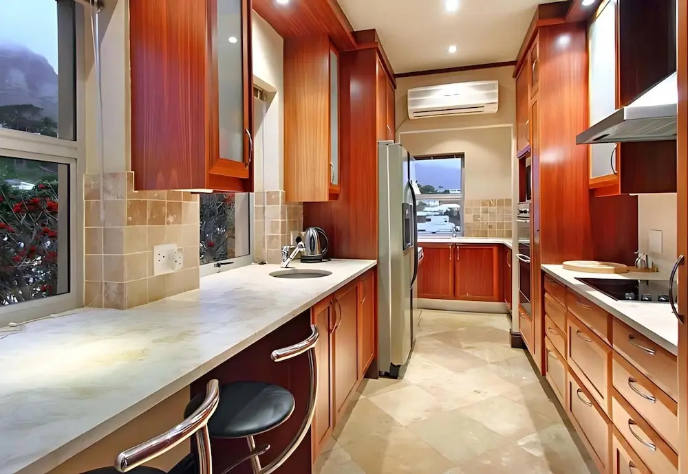Beachside Villa - Camps Bay