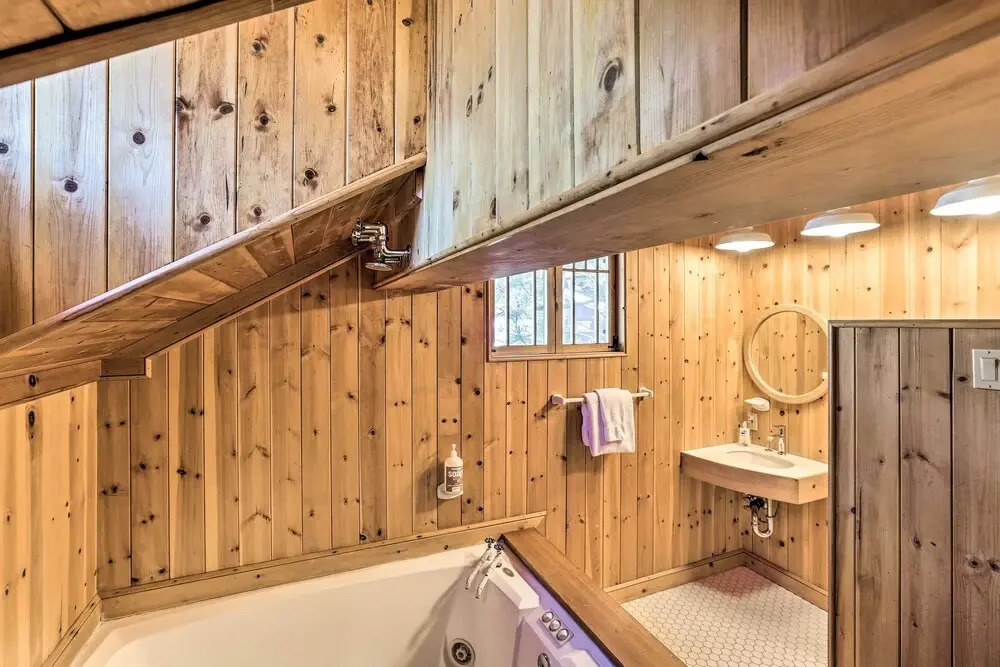 < 1 Mi to Heavenly Lifts: Tahoe Area Townhome!