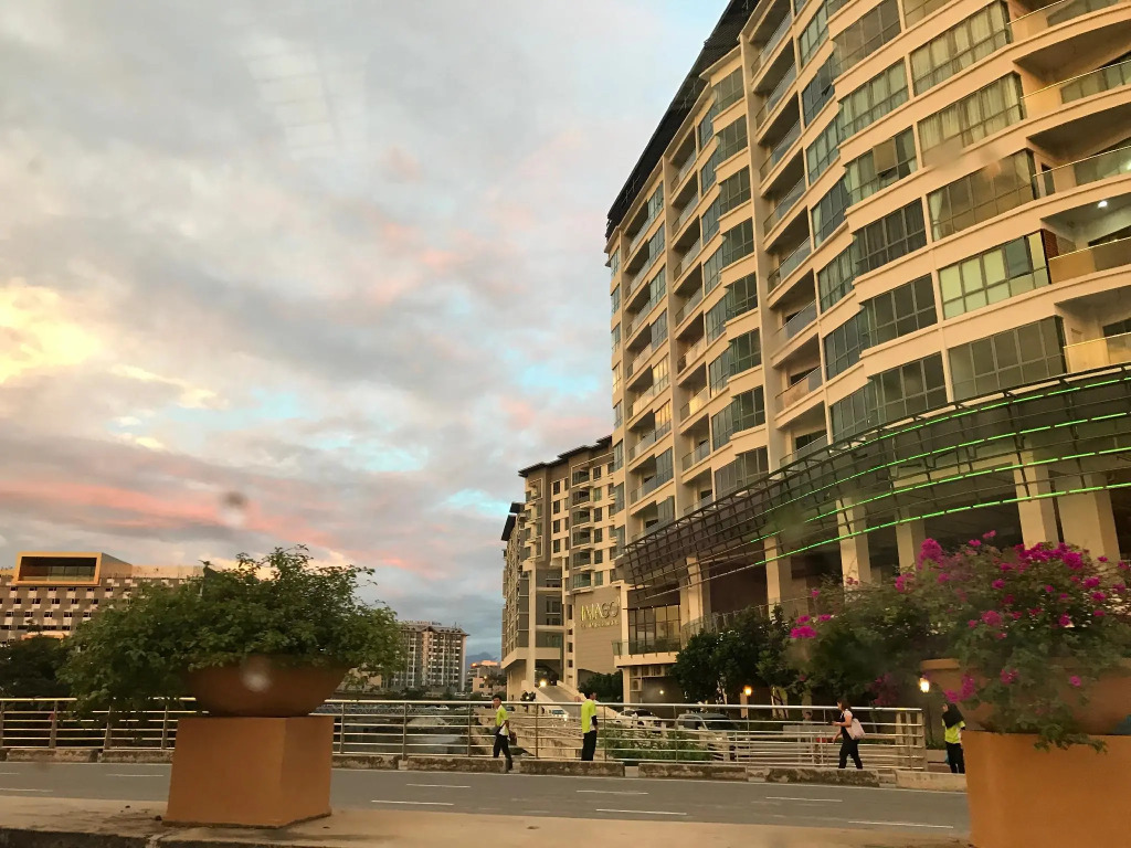 Sunset Seaview Vacation Condos @ IMAGO Shopping Mall