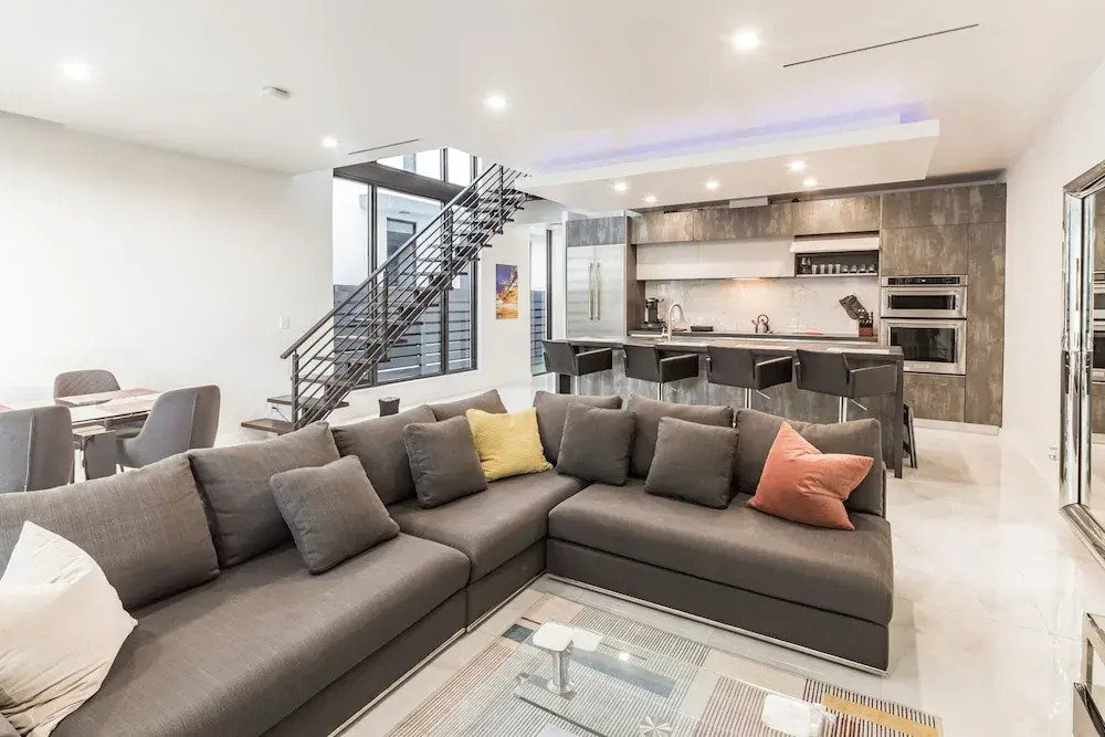 Coral Ridge Playtime - Gorgeous Private Pool Home Close To Everything! 3 Bedroom Townhouse by Redawning