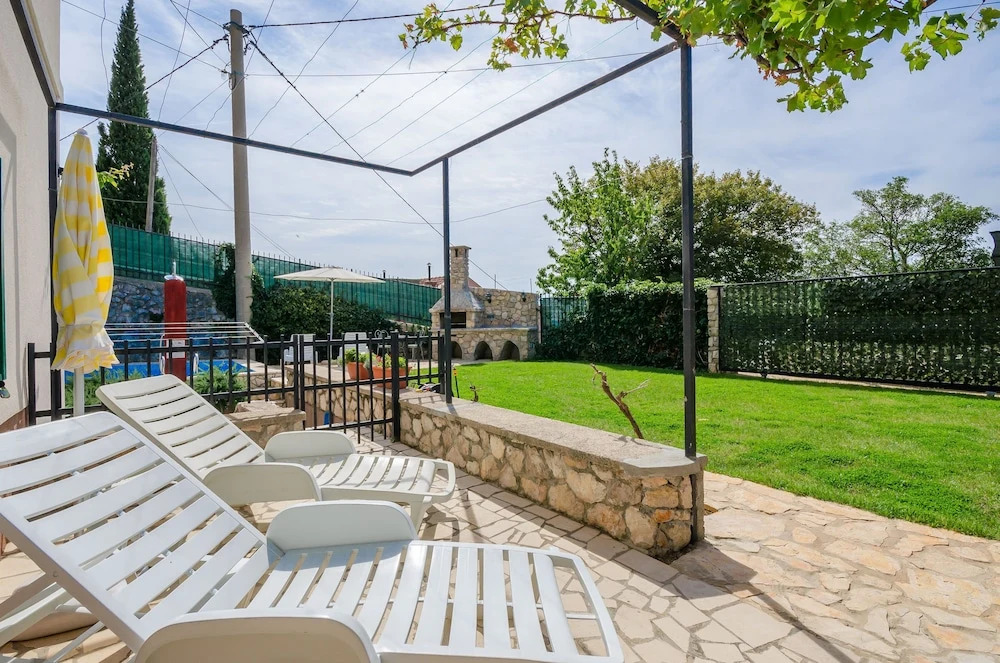 VILLA BARETIC