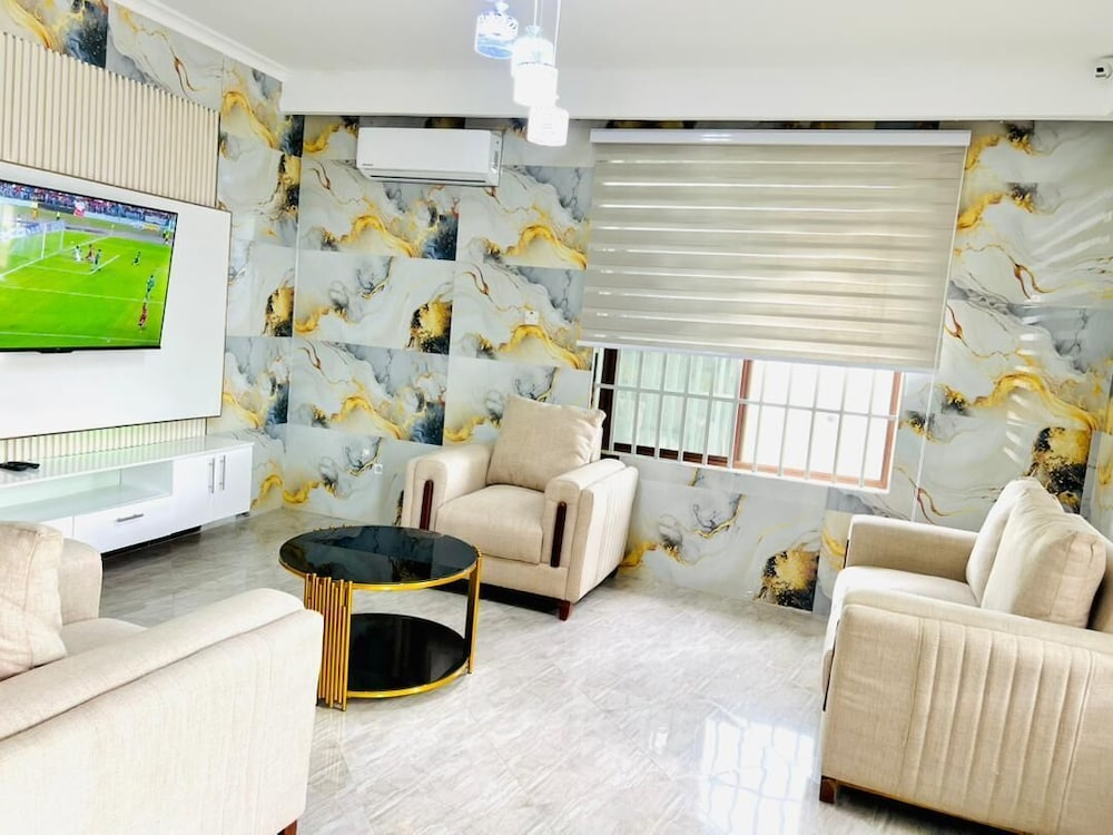 BBM Executive Lodge