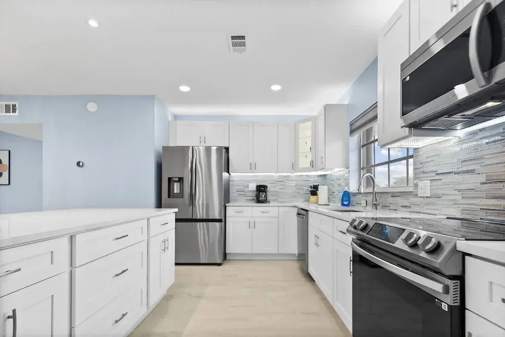 Las Olas & Beachside getaway with pool