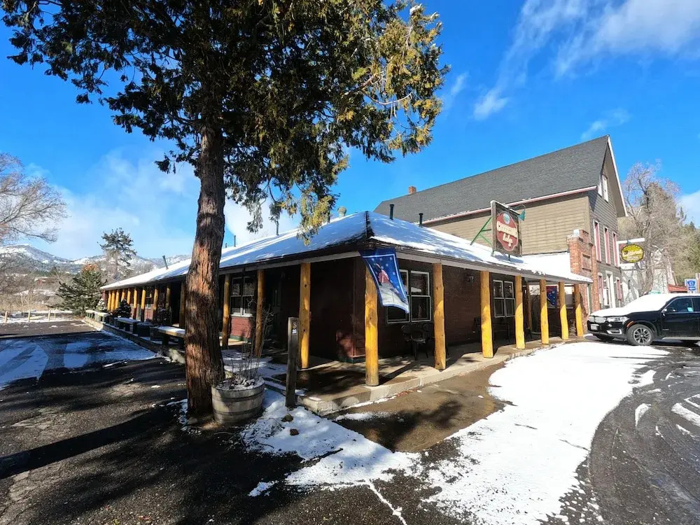 CREEKSIDE LODGE