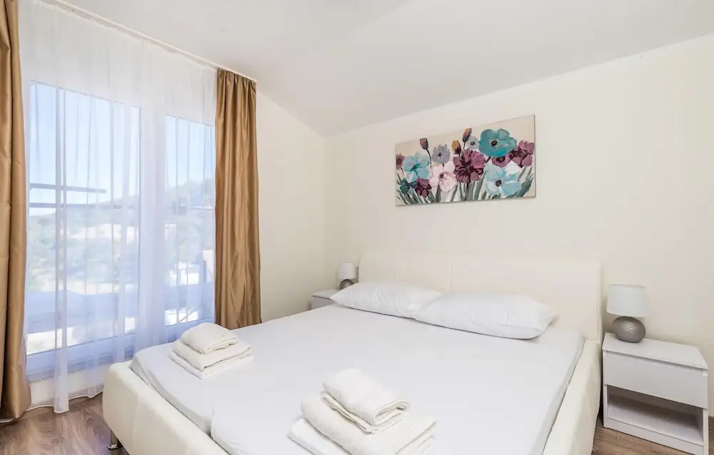 Nice Home in Mundanije With 4 Bedrooms, Wifi and Outdoor Swimming Pool