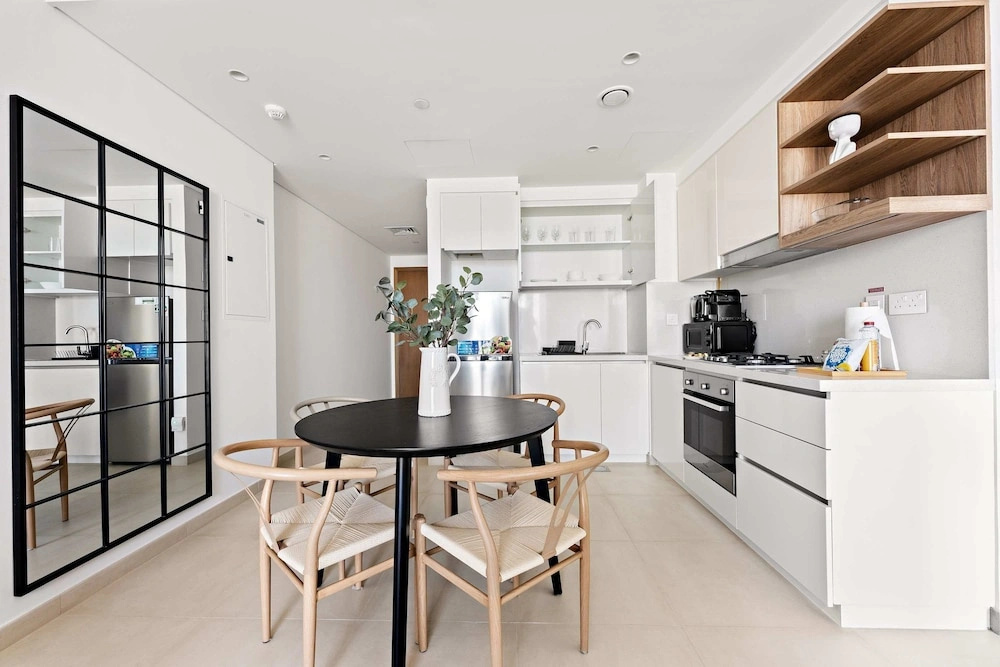 Silkhaus Stylish 1BR Near Burj Khalifa Balcony