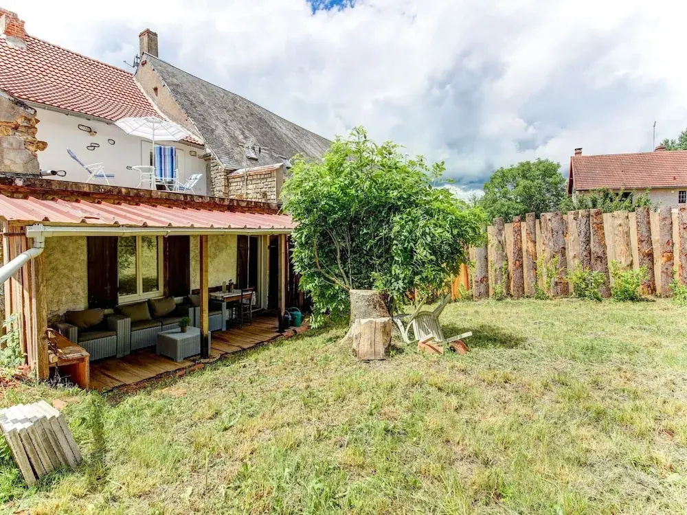 Traditional Holiday Home in Brinon sur Beuvron