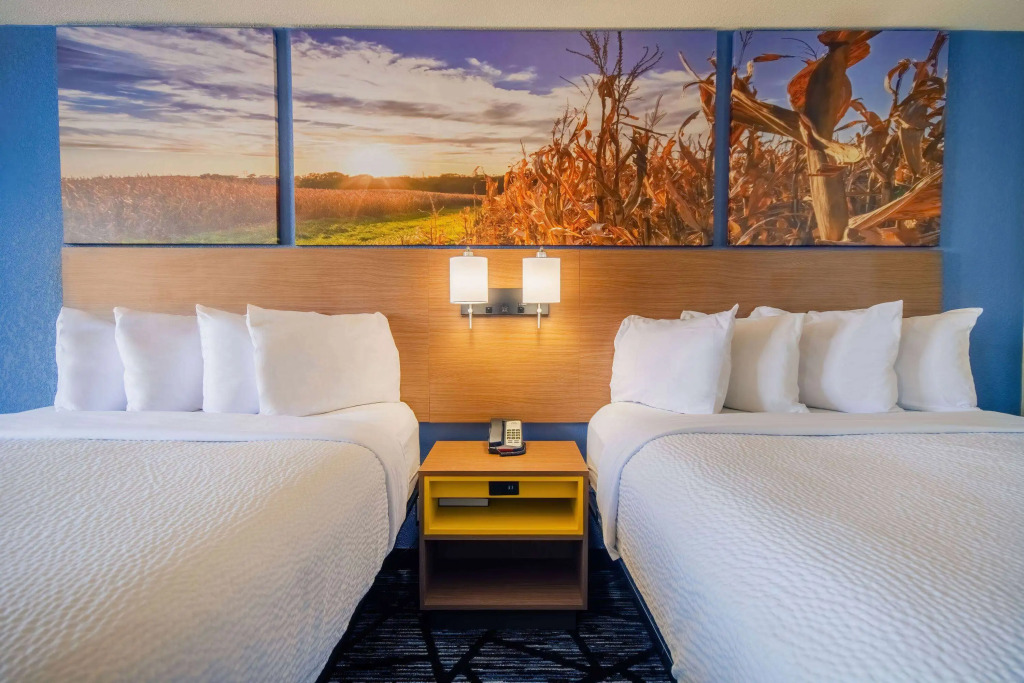 Days Inn by Wyndham Evansdale Waterloo