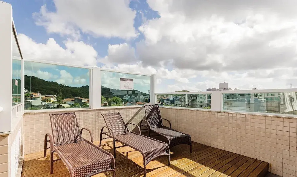 Apartment w/ Pool, 85m From Beach in Jurere Ptj203