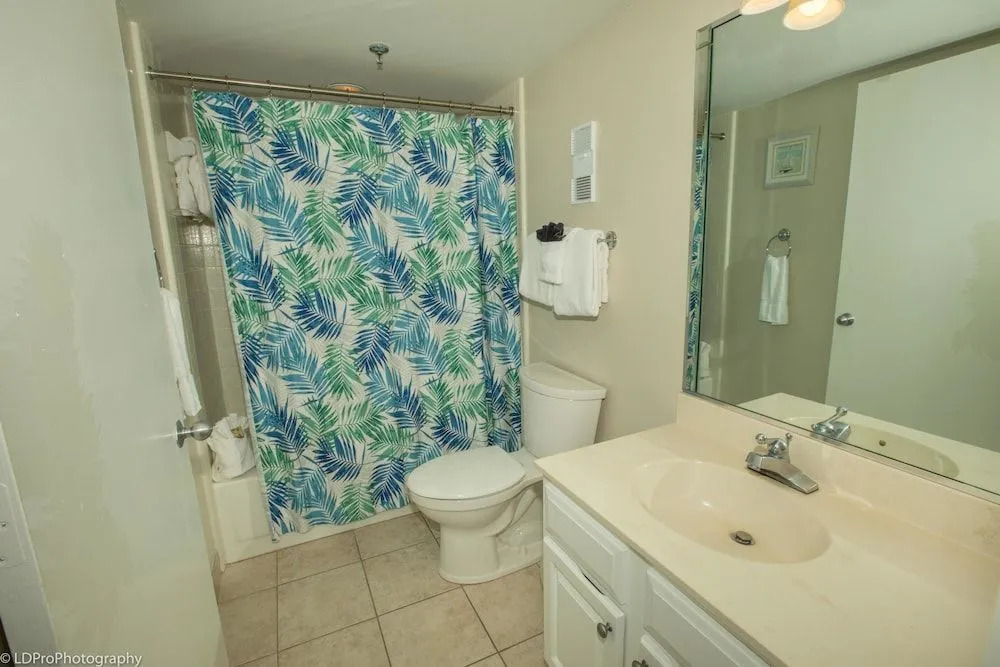 Inlet Reef 603 2 Bedroom Condo by RedAwning