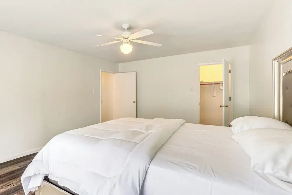 1 Mi to The Galleria: Houston Townhome w/ Patio!