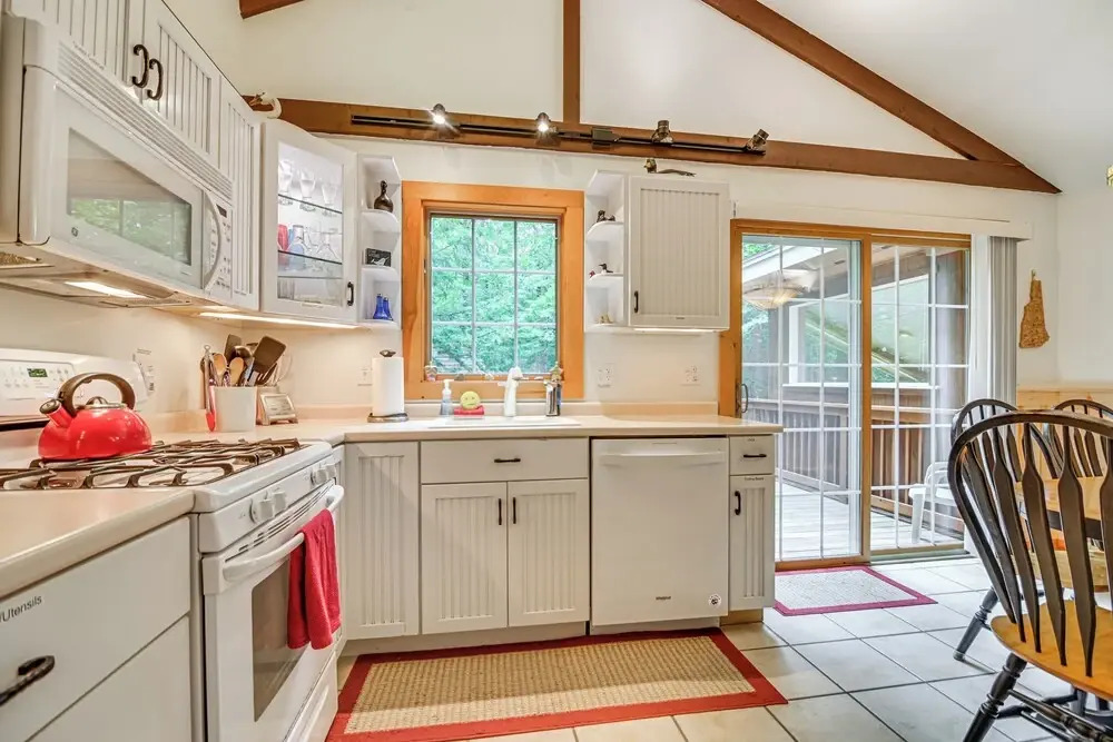 Walk to Water: Outdoor Gem w/ Bunkhouse in Madison