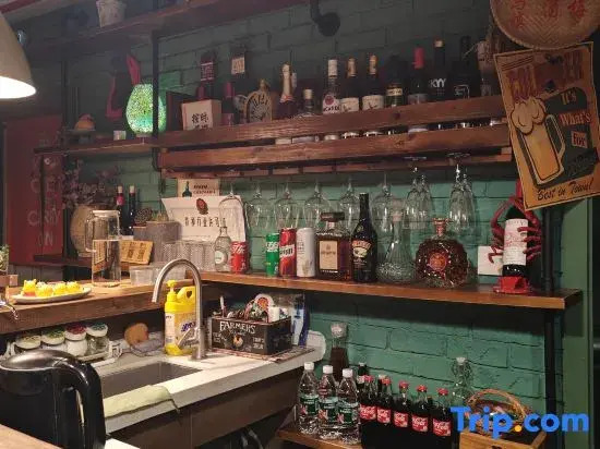 Dacheng Xiaoyuan Hostel (Zhengzhou High-speed Railway East Station MixC Store)