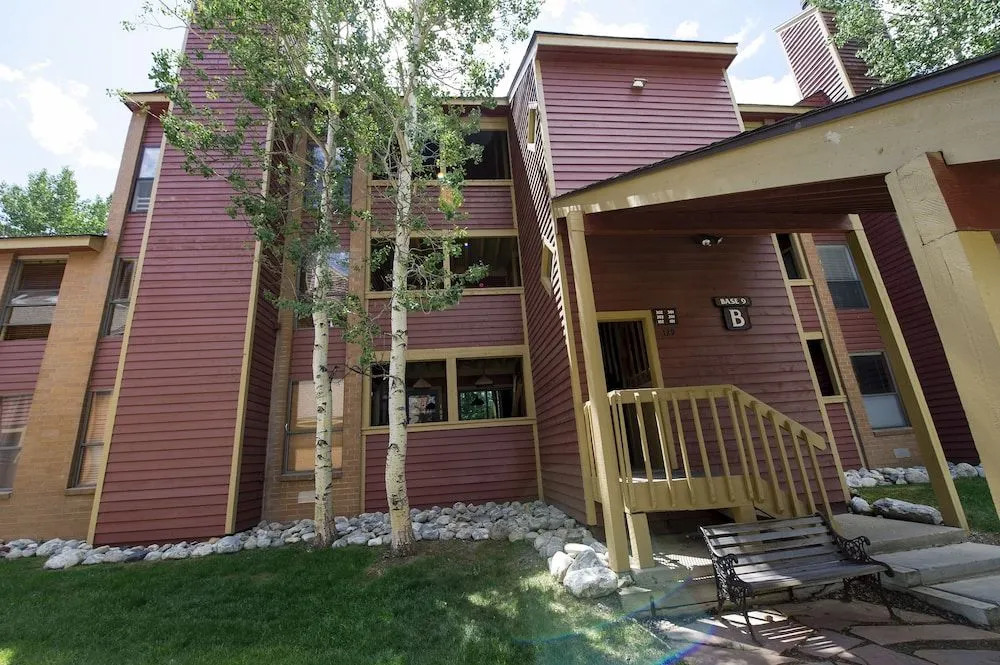 Base 9 Aprés Ski Condo: Stroll To Slopes, Downtown