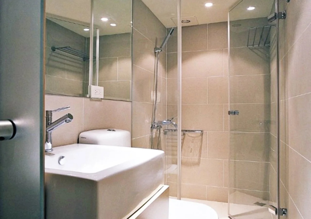 Weekend Hotel
