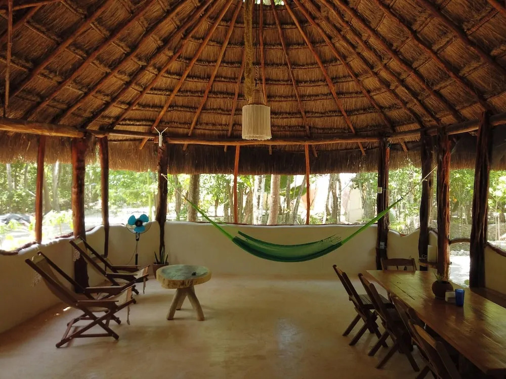 Room-unique Jungle Dome 2 Queen Beds